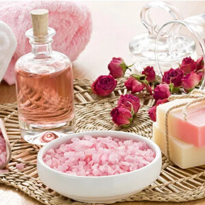 Damascena rose essential oil application