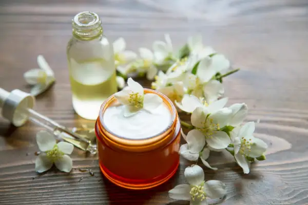 Jasmine essential oil for Skin care products